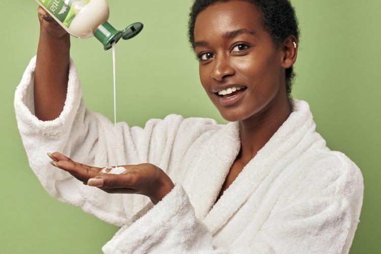 Conseils pour une douche à l’eau chaude sans nuire à la peau grâce à l’aloe